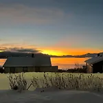 Modern Apartment In Scenic Kvaloya Amazing View